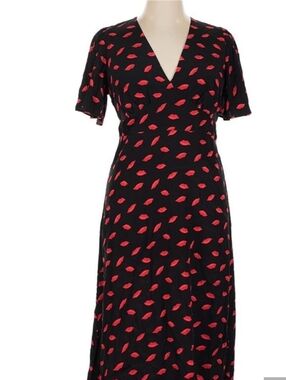 Flowy Black Crepe Dress Red Lip Print Sz 10